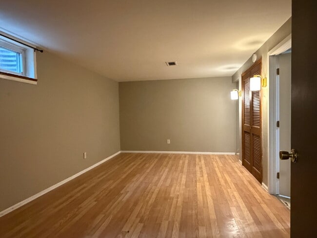 Building Photo - ~Availalbe Now~ Beautiful Four Bedroom House in Denver!