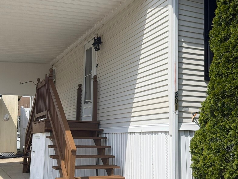 Building Photo - 201 Black Pine Blvd