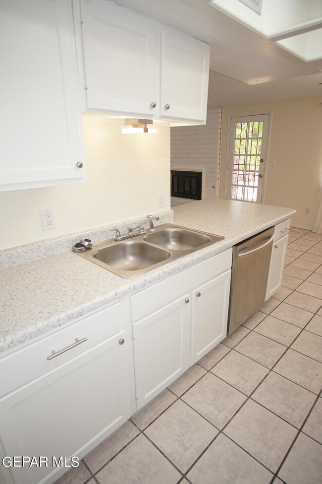 Building Photo - 5009 Sycene Ct