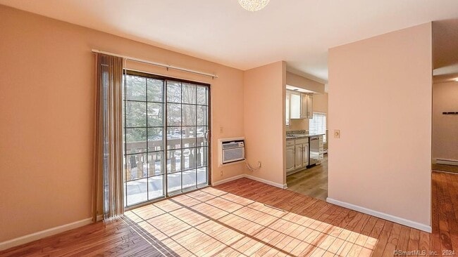 Building Photo - 8 Derby Ct