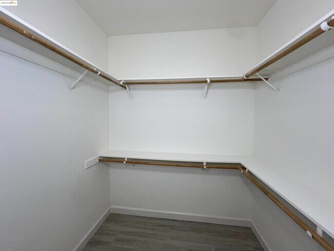 Building Photo - 1371 Brooktrail Dr