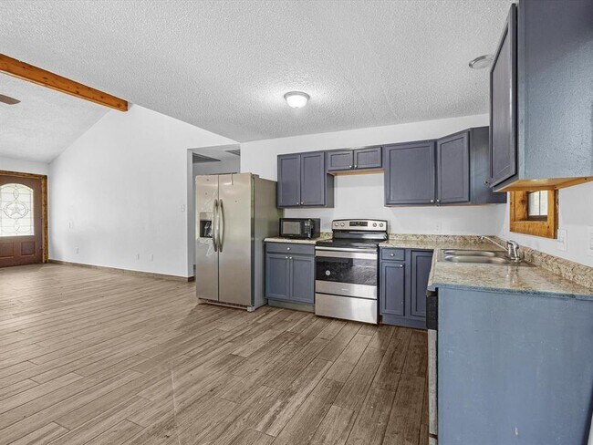 Building Photo - 12114 Creekside Dr