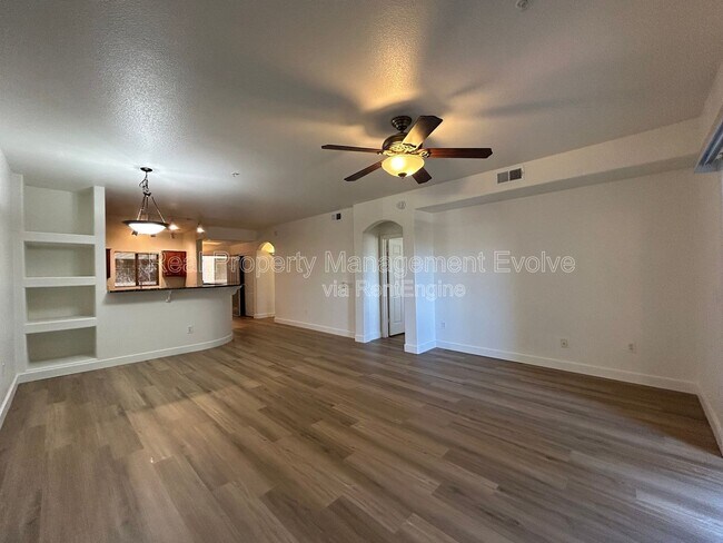 Building Photo - 920 E Devonshire Ave