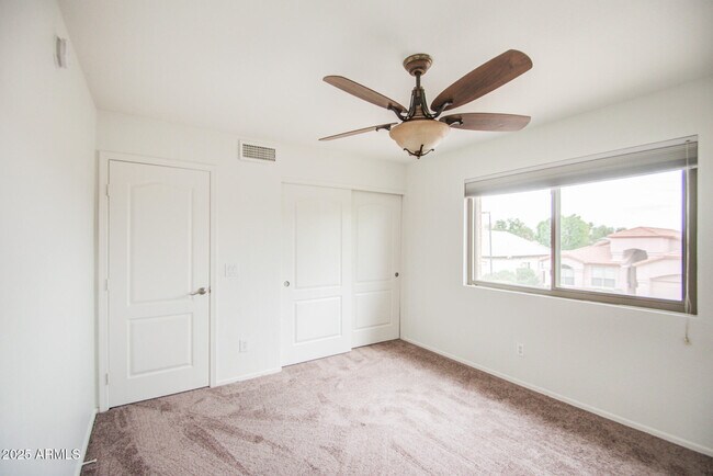 Building Photo - 3938 E San Pedro Ave