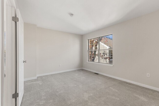 Building Photo - Coming Soon! End unit townhome in Annapolis!