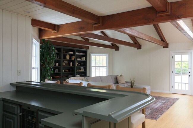 Building Photo - Beautiful Tarzana Rental!