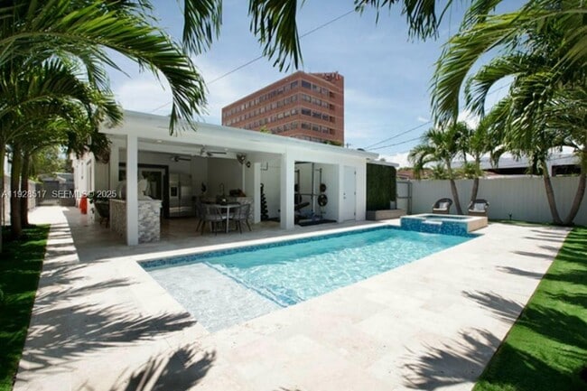 Building Photo - 3675 SW 26th St