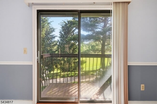 Building Photo - 15 Delbarton Ct