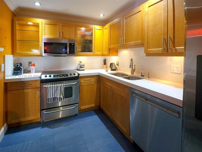 Building Photo - 401 Golden Isles Dr