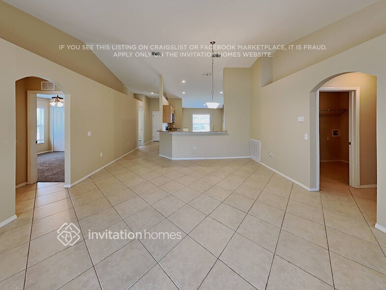 Building Photo - 6885 Heatherbrook Dr