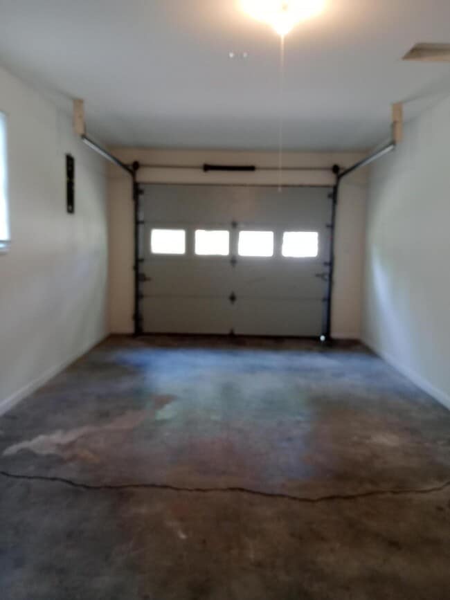 Building Photo - 609 Pennant St