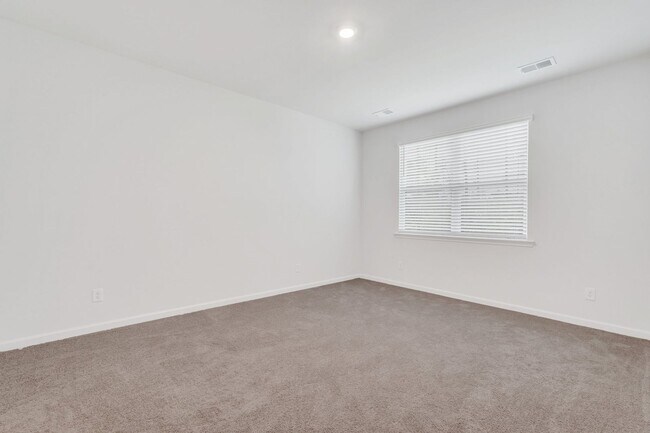 Building Photo - 4 BEDROOMS & FENCED YARD!