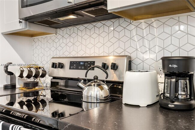 Building Photo - 815 NW 30th St