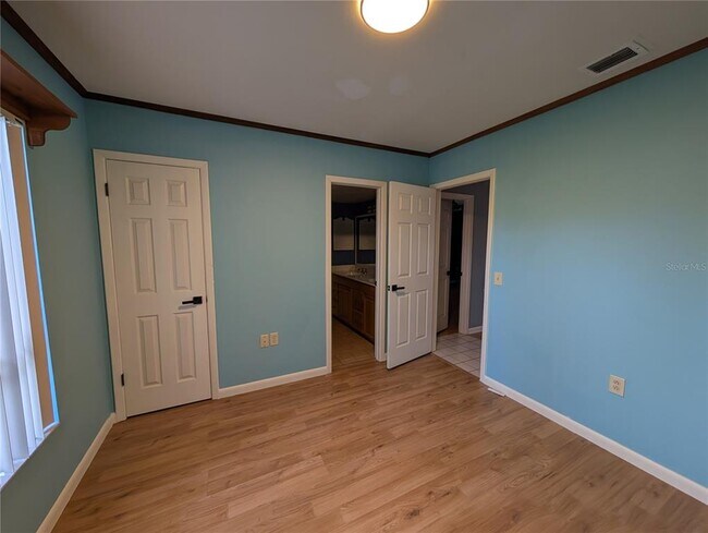 Building Photo - 1117 Lakemont Dr