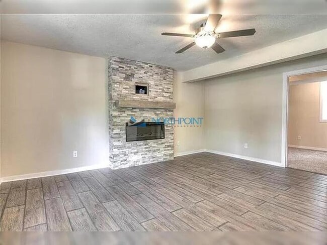Building Photo - 4 bedrooms, 3 baths gorgeous Parkville home