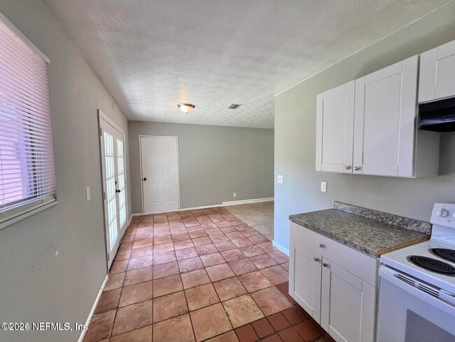 Building Photo - 6634 Kinlock Dr