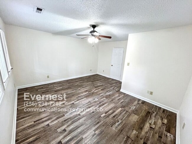 Building Photo - 2-Bedroom Home with Modern Amenities Near ...