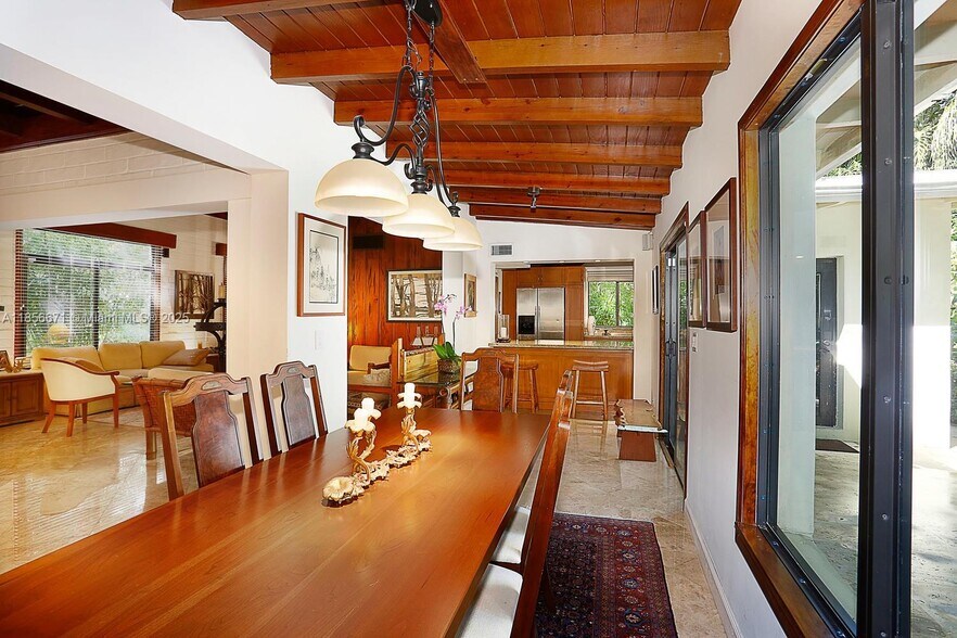 Building Photo - 2035 Tigertail Ave