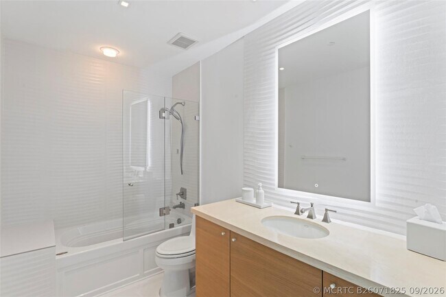 Building Photo - 5959 Collins Ave