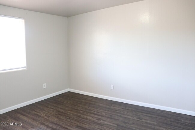 Building Photo - 1052 Chaparral Cir