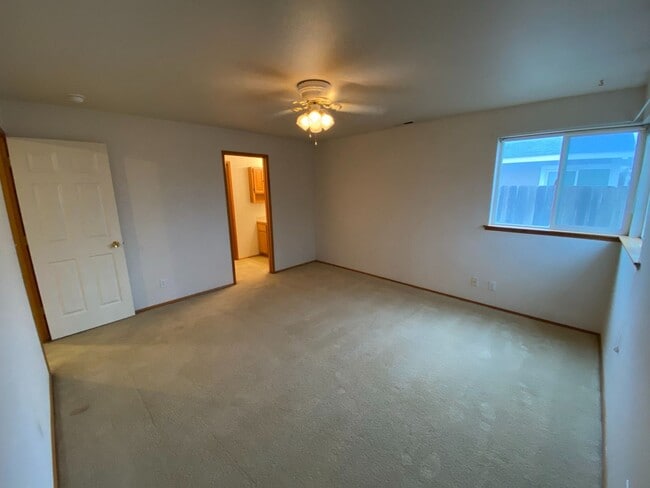 Building Photo - 8807 W Bonnie Ave