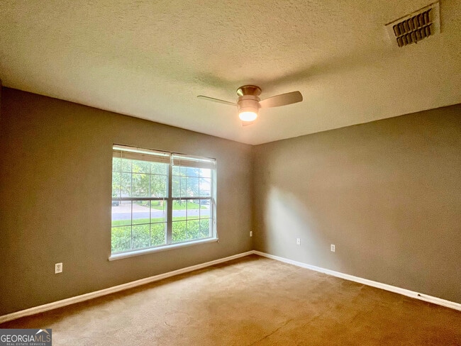 Building Photo - 230 Pine Bluff Dr