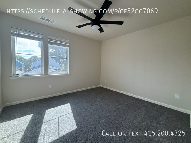 Building Photo - 3 Bed 2.5 Bath Available NOW!!! 2 Car Gara...