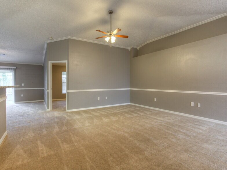 Building Photo - 12934 Lake Vista Dr