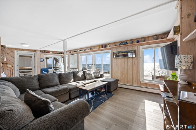 Building Photo - 33 Beach Rd W