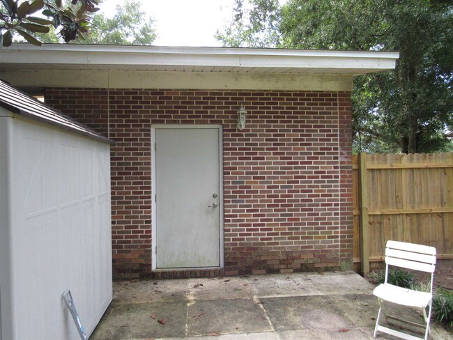 Building Photo - 732 Woodmere Dr