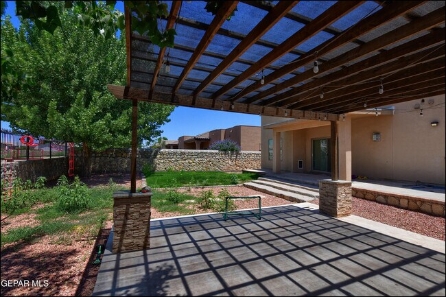 Building Photo - 5649 Valley Maple Dr