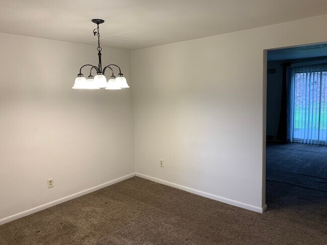 Building Photo - 605 Woodmere Dr