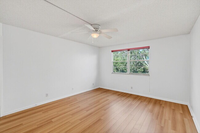 Building Photo - 1501 Cayman Way