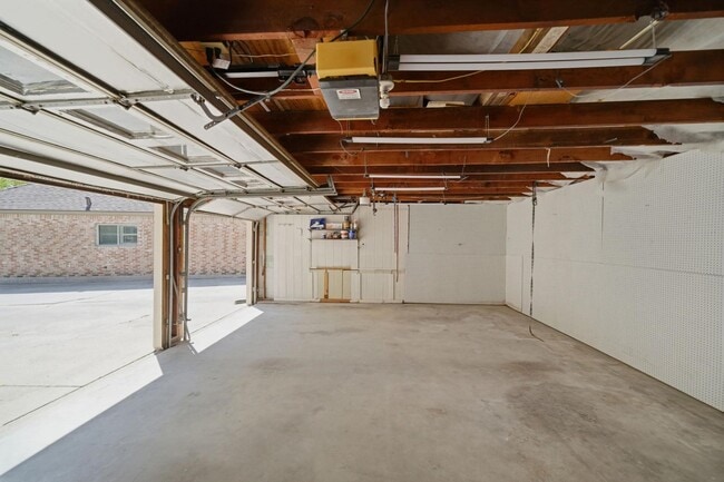 Building Photo - 5610 Court of Lions St