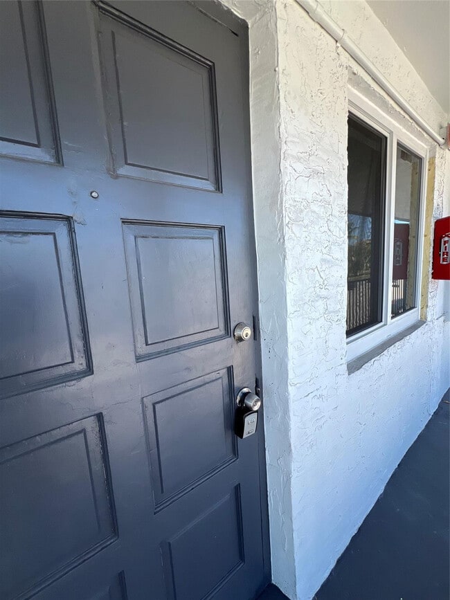 Building Photo - 1812 E Oakland Park Blvd