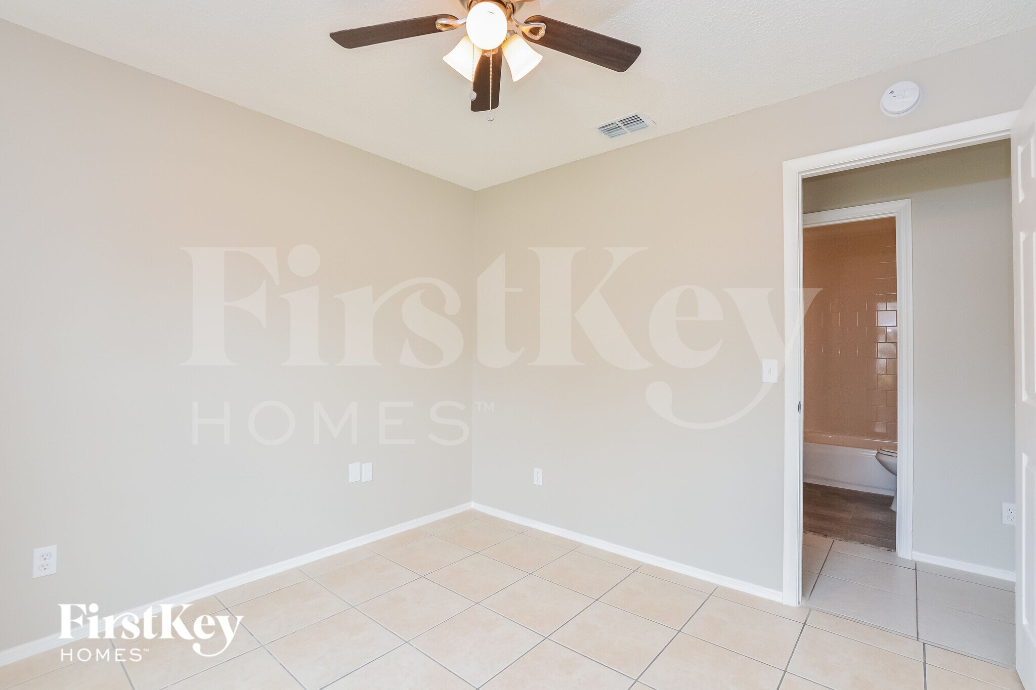 Building Photo - 2927 Arrendonda Dr