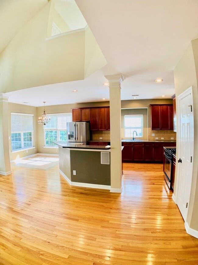Building Photo - Gorgeous Daniel Island Home!