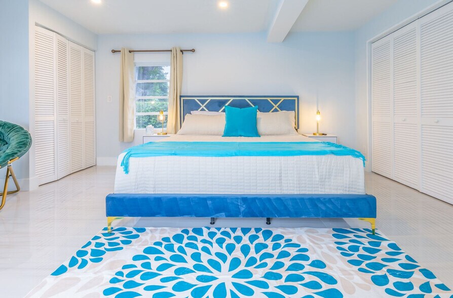 Building Photo - 6466 NW 20th St