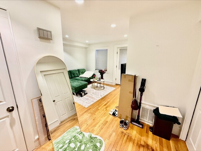 Building Photo - 11 Thacher Ct