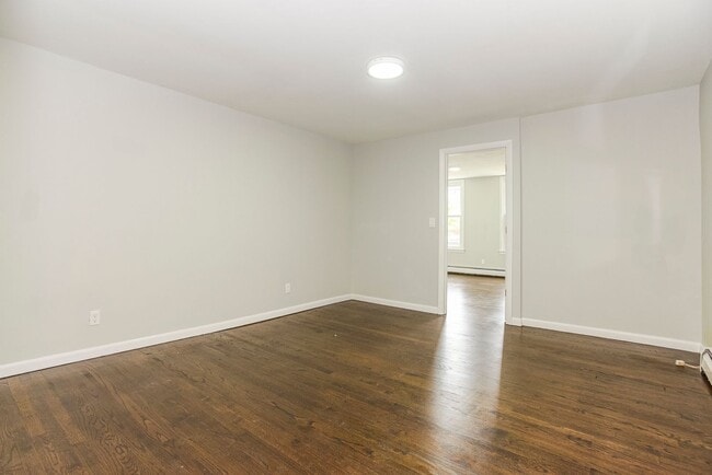 Building Photo - 140 Nash St