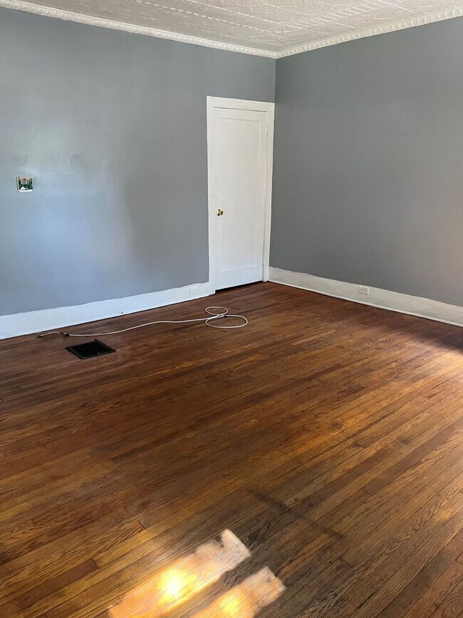 Primary Photo - 610 Turtle St