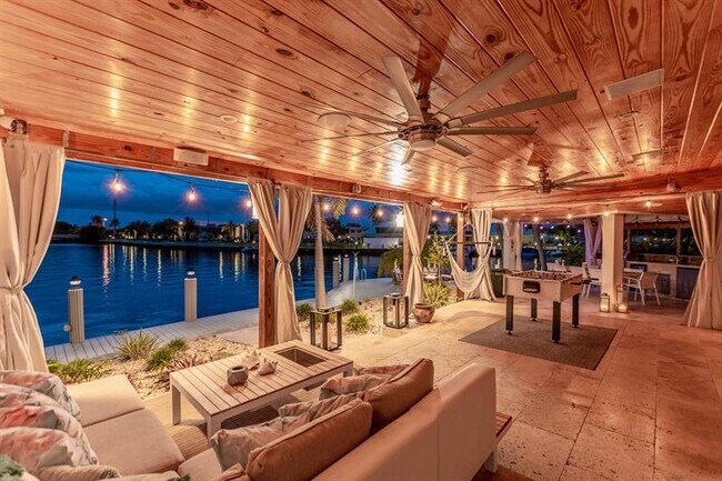 Building Photo - 6541 NE 20th Ave