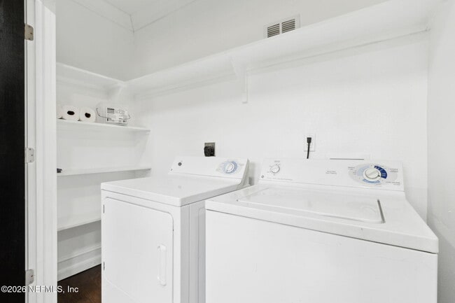 Building Photo - 836 Lynton St