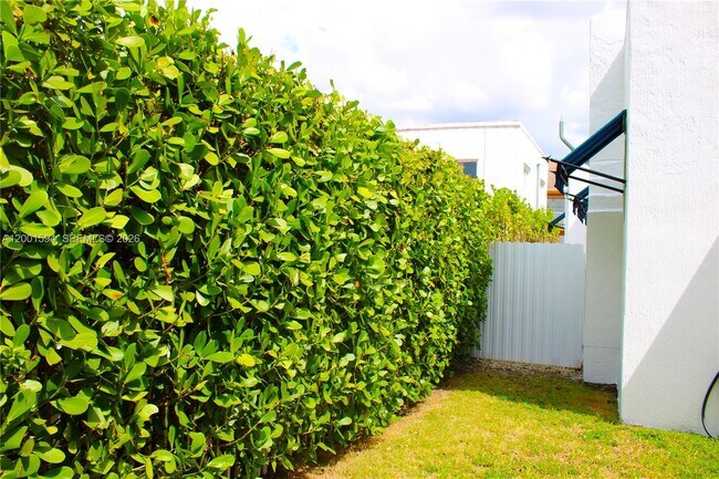 Building Photo - 2253 SW 10th St