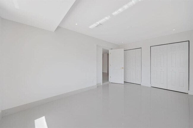 Building Photo - 3349 El Vedado Ct E