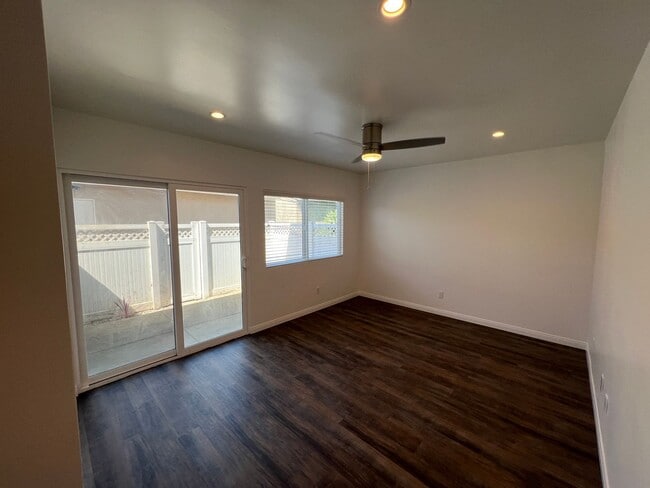 Building Photo - Midtown Gorgeous Updated Apartment! 2/2 downstairs!