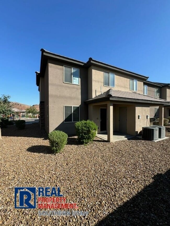 Building Photo - Desert Hills Townhome