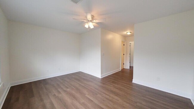 Building Photo - 107 Andee Way