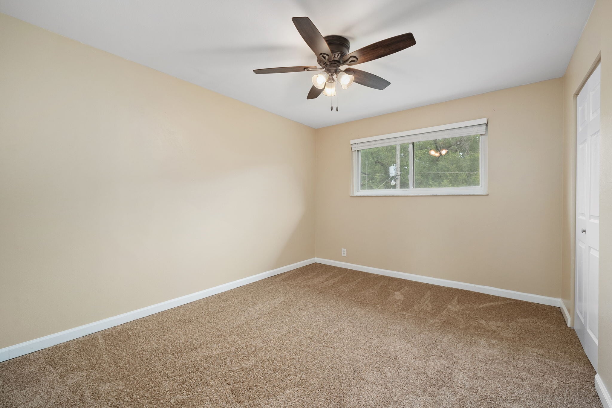 Building Photo - 447 Olian Dr