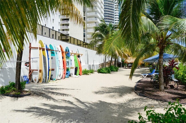 Building Photo - 6039 Collins Ave